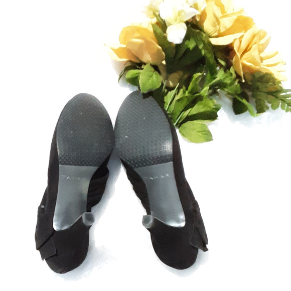 Tahari Suede Ankle Bow Accent Booties Sz. 8.5M - Picture 4 of 5